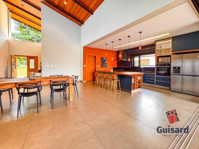 #889 - Casa para Venda em Taubaté - SP - 2