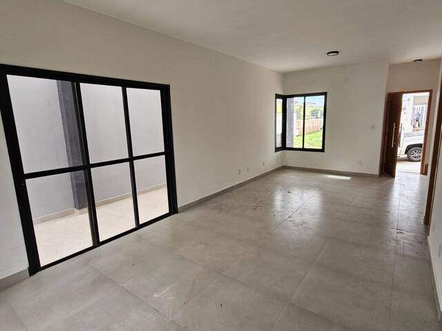 Casa para Venda em Taubaté - 3
